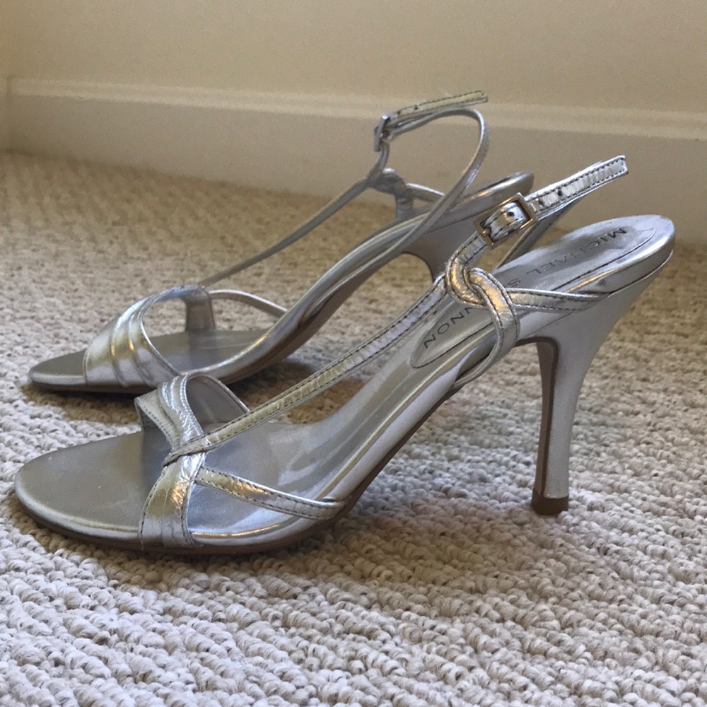 Micheal Shannon silver pumps - Picture 2 of 2